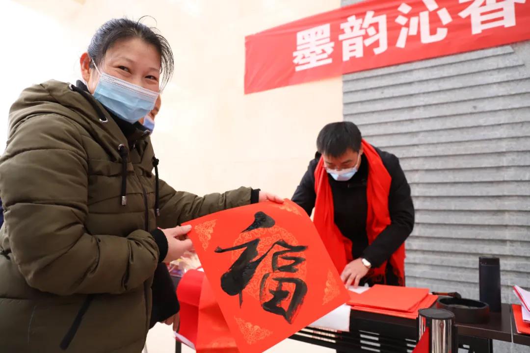 【翰墨迎春】宿遷市書法家協(xié)會書法家走進市鐘吾醫(yī)院寫春聯(lián)、送祝福(圖4)